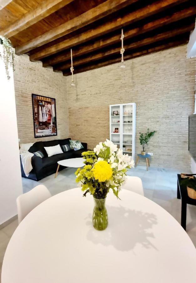 Hostfy Mercado De Triana Sevilla Eksteriør bilde